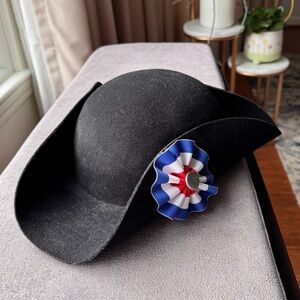 Tri-Corner colonial hat. 100% wool.